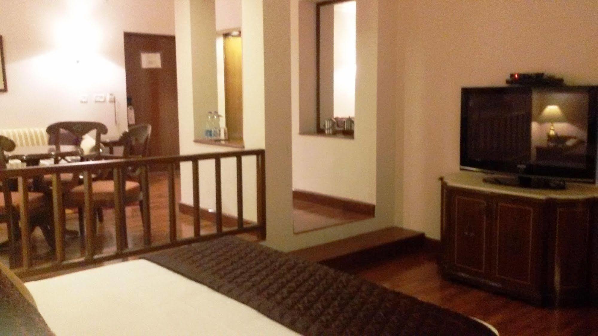 Park Plaza Chennai Omr Hotel Exterior photo
